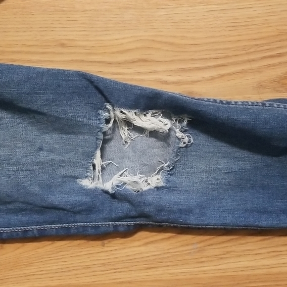hollister Ultra High Rise Super Skinny Distressed Jean's 7S - Picture 4 of 12
